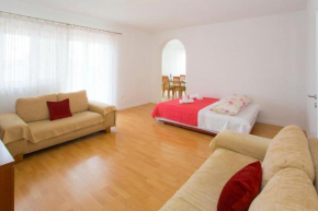 Отель Apartments Veselko  Макарска 